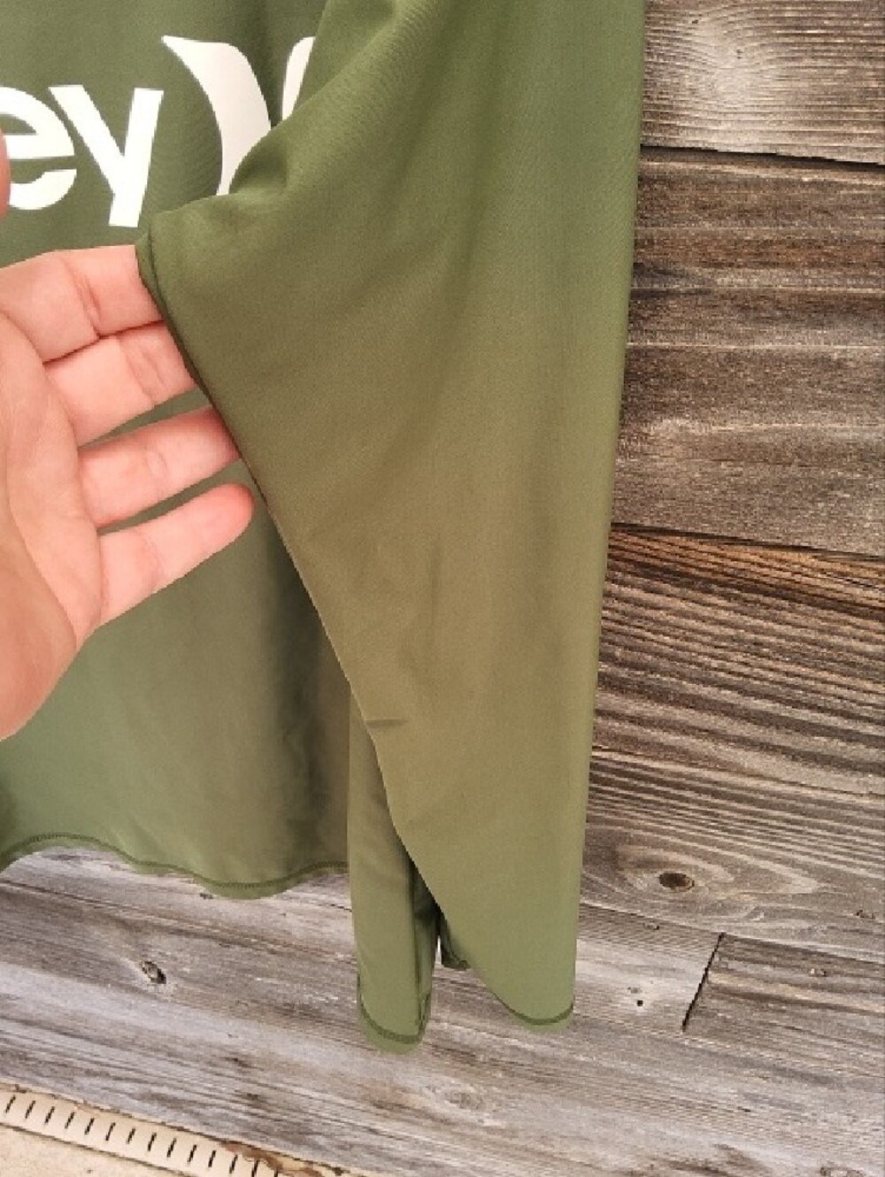 Hurley Green Rashguard Long Sleeved Size 1X - Picture 4 of 8